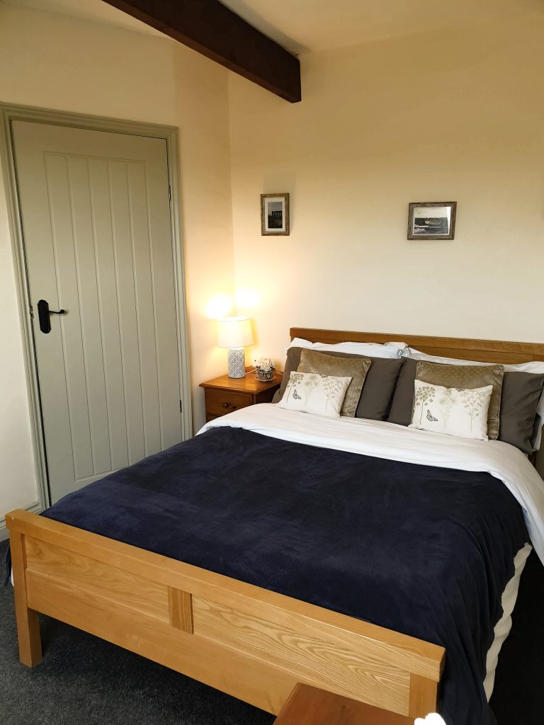 13 Norfolk Coast BB Cottages The Barn bedroom 768x1024