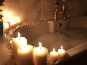 17 NorfolkCoastBB Cottage Barn Bathroom candles Copy 300x225