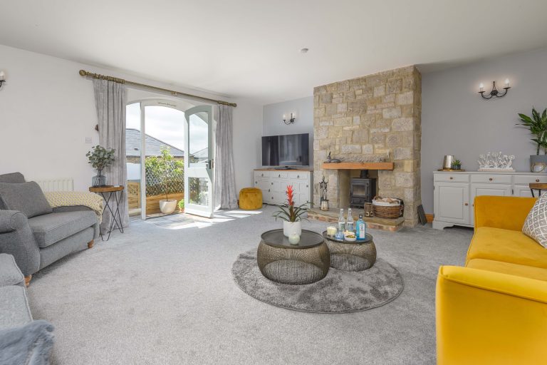 Apple Tree Barn Lounge 1 768x512