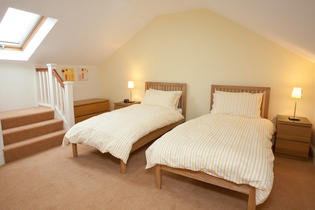 hermitage cottage twin bedroom 1024x683