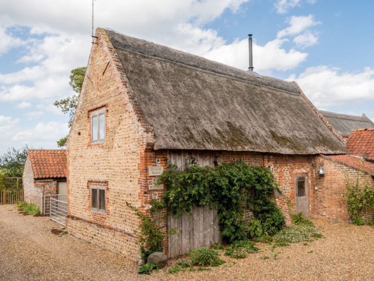 Manor Barn 1024x768 1 768x576