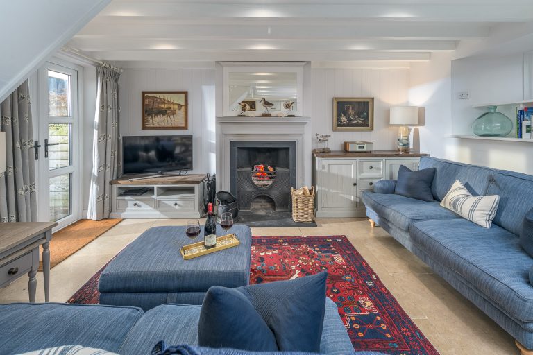 The Arch Living Room 2 768x512